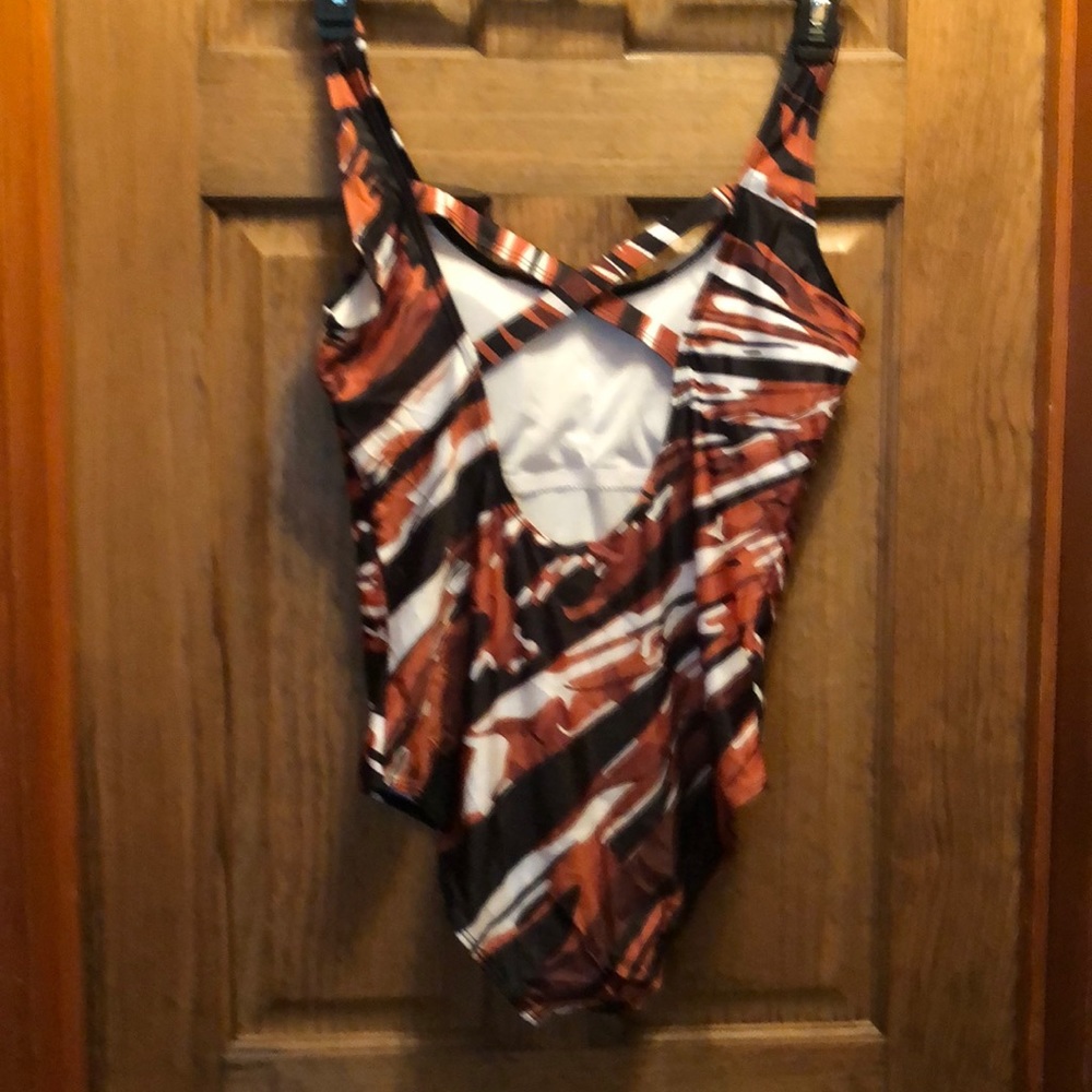 Swimsuit - Picture 2 of 6